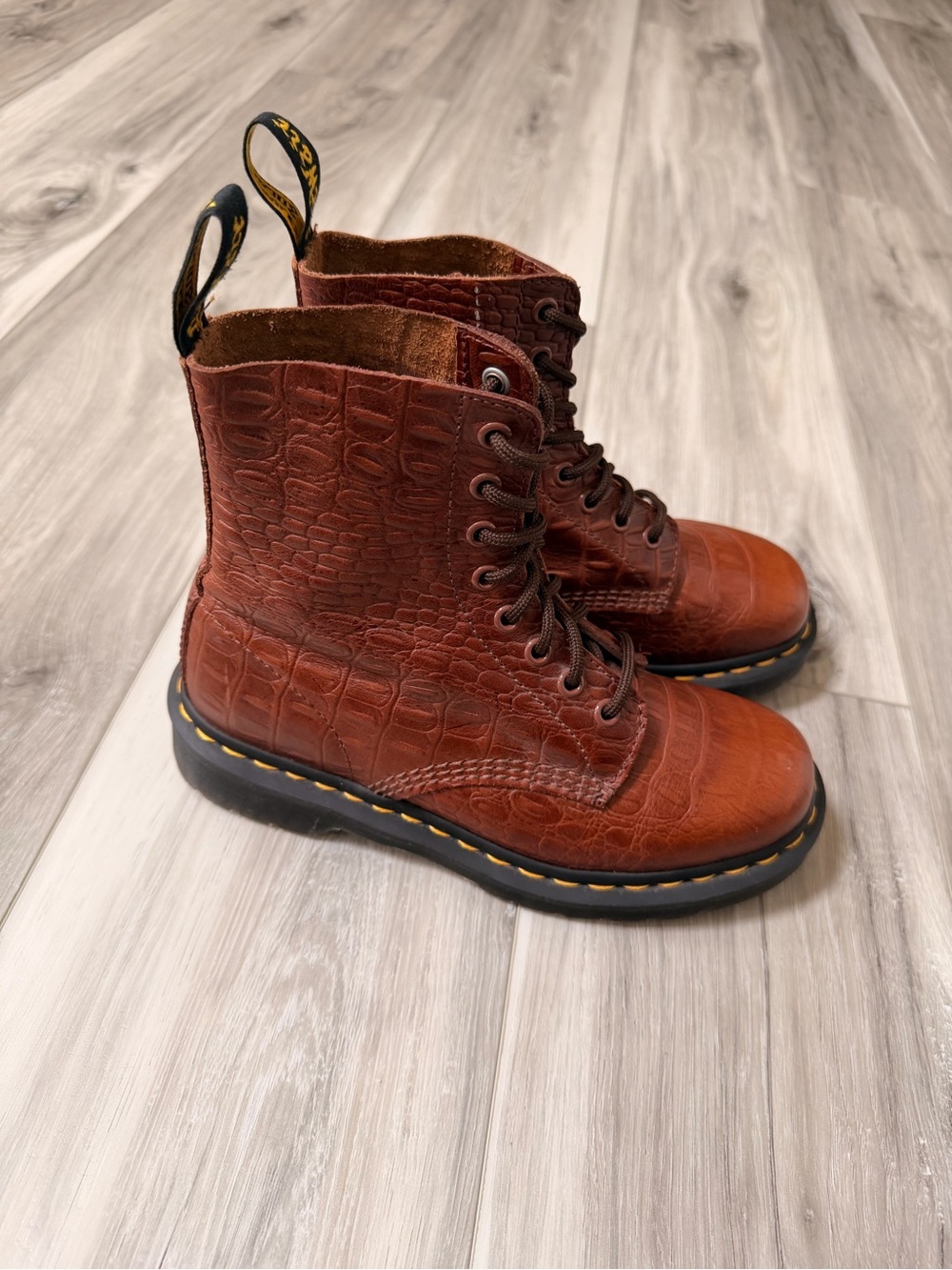 Dr. Martens Pascal Croc Embossed Leather 8-Eye Boots Women’s US 7 Men’s 5 EU37
